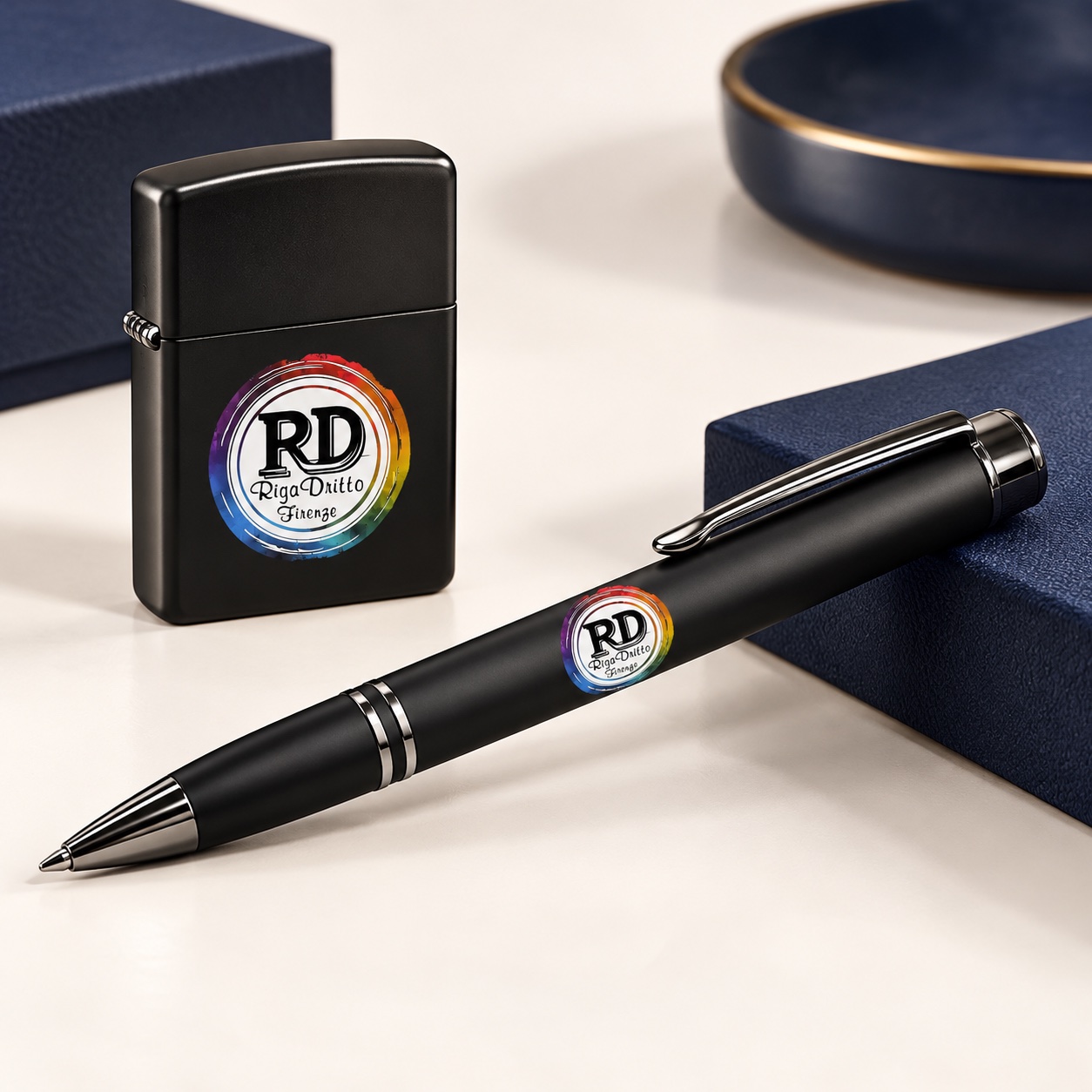 Penne e accendini personalizzati con logo Riga Dritto